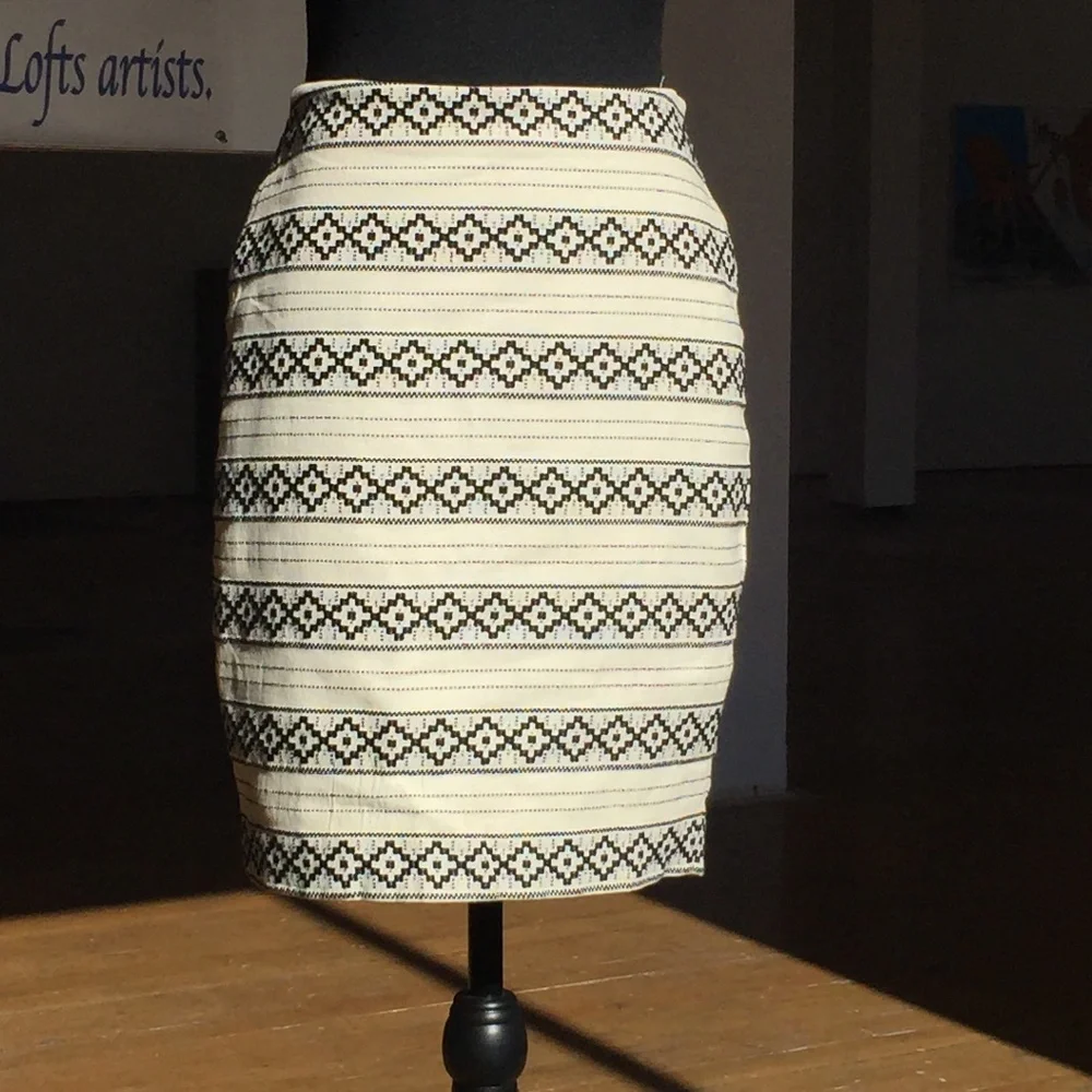 Ann Taylor Cream and Black Skirt - Picture 2 of 7